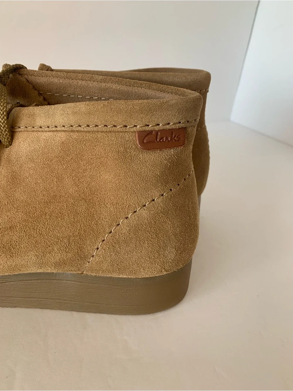NEW Clark’s Wallaston Dark Sand Suede Chukka Moccasin Boot Men’s Size 9 NWOB
